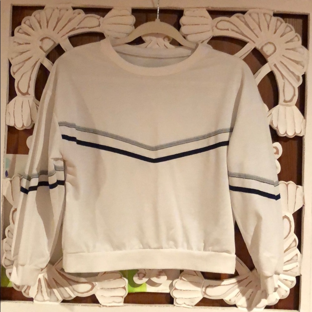 White w. grey/navy stripe crop sweatshirt. Size M